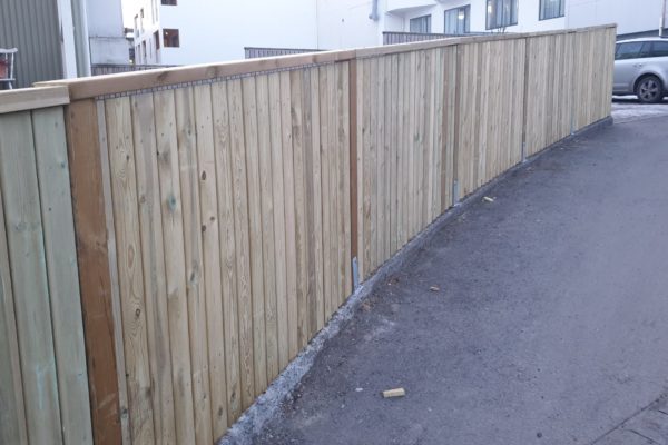Skjólgirðing og smíðavinna