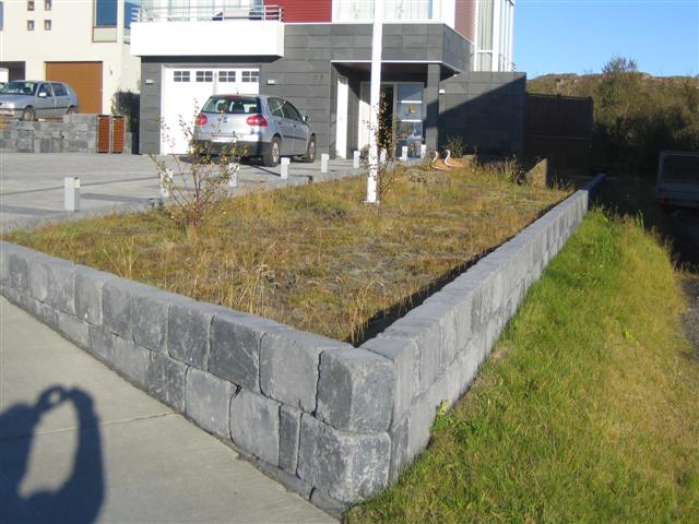Hleðsla með kantsteinum