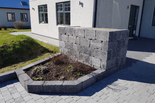 Hleðsla, kantsteinar eða þrep